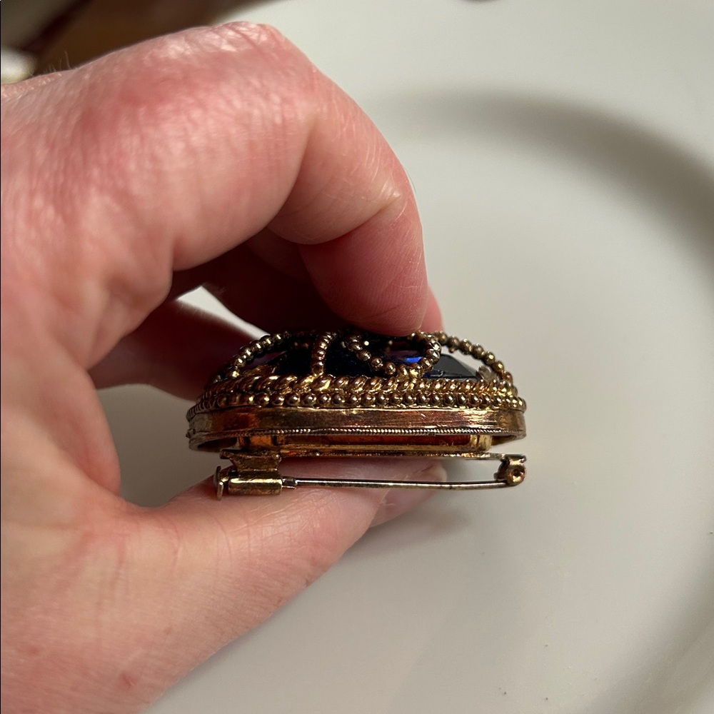 Vintage-Blue Glass Stone/Brass Filigree Rectangular Brooch - Picture 5 of 6